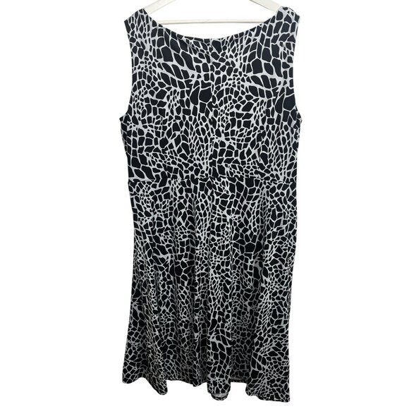 True Envy Plus 20W Black White Abstract Print Maxi Dress - Picture 2 of 13